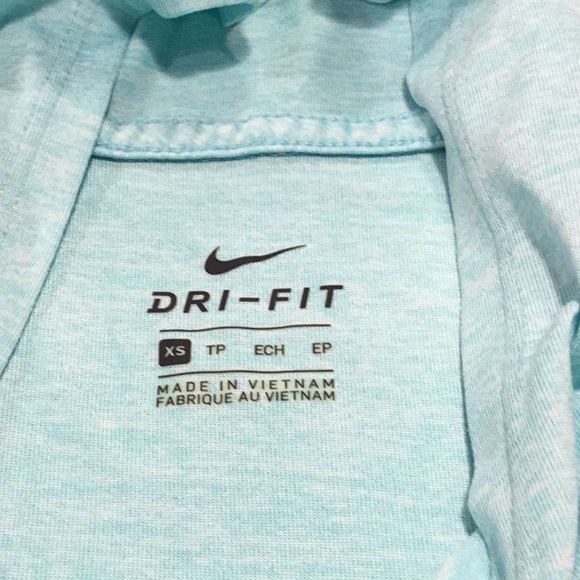 Dri fit Nike hooded pullover - Picture 10 of 10